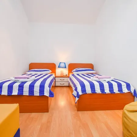 Taya Apartman Dobropoljana