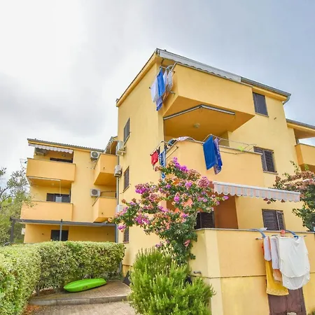 Taya Apartman *