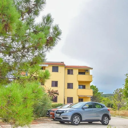 Taya Apartman Dobropoljana
