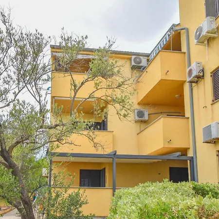 Taya Apartman