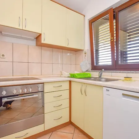 Taya Apartman *