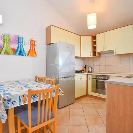 Taya Apartman Dobropoljana