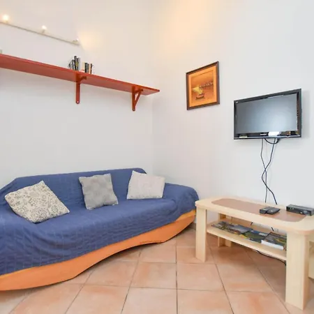 Taya Apartment *