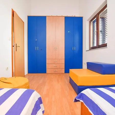 Taya Apartment *